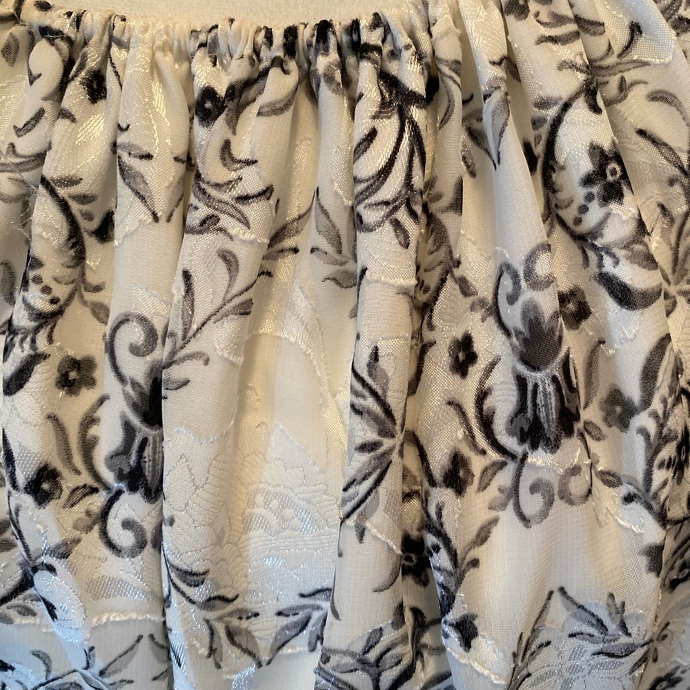 White House Black Market Elegant Black and White Patterned Blouse - Picture 3 of 13